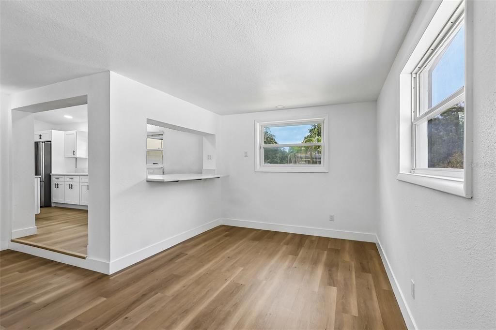 En Venta: $389,900 (4 camas, 2 baños, 2250 Pies cuadrados)