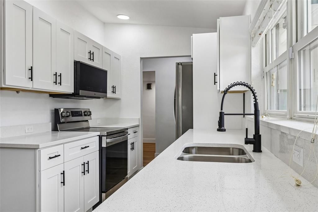 En Venta: $389,900 (4 camas, 2 baños, 2250 Pies cuadrados)