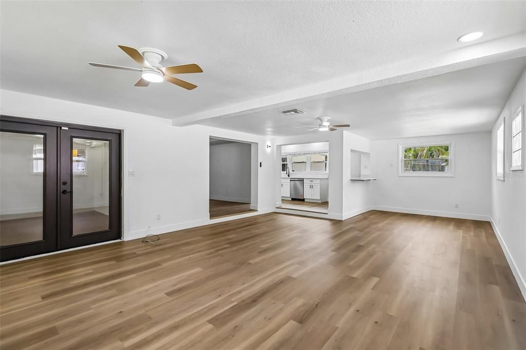 En Venta: $389,900 (4 camas, 2 baños, 2250 Pies cuadrados)