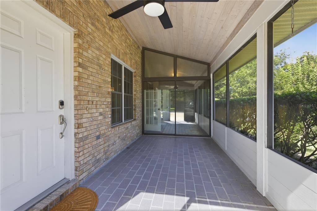 For Sale: $320,000 (3 beds, 2 baths, 1959 Square Feet)