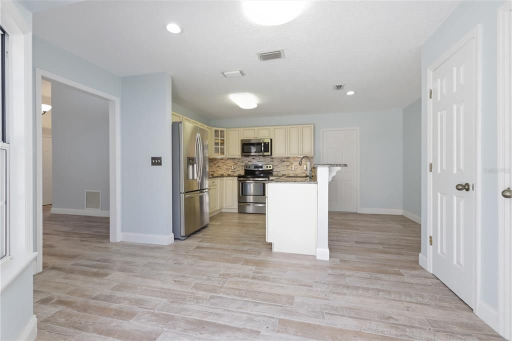 For Sale: $320,000 (3 beds, 2 baths, 1959 Square Feet)
