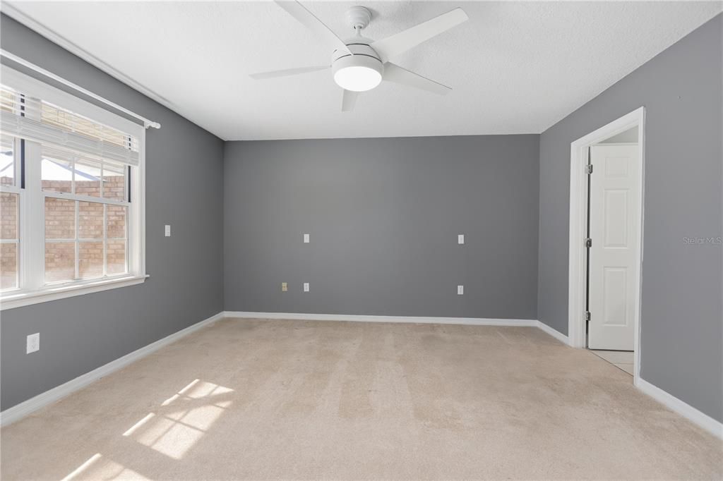 For Sale: $320,000 (3 beds, 2 baths, 1959 Square Feet)