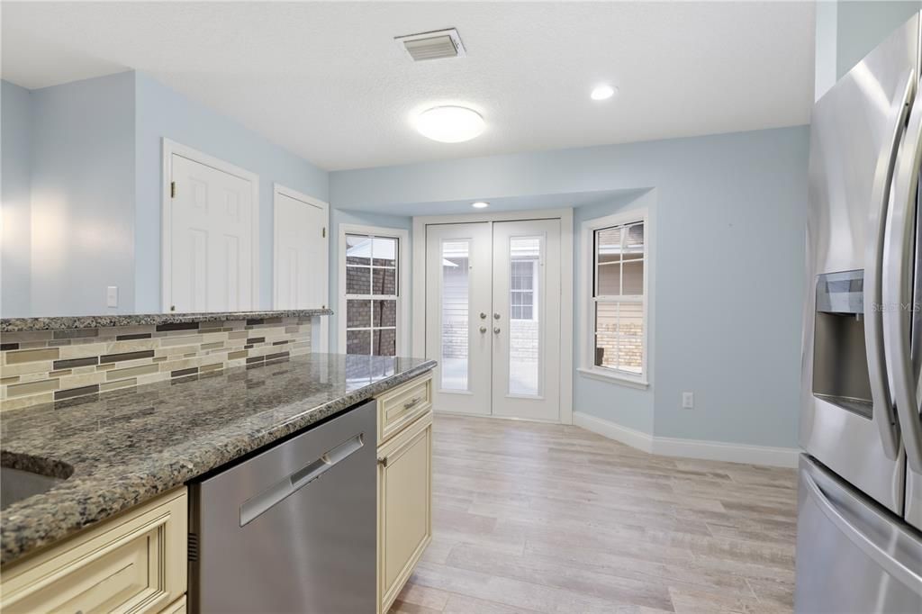 For Sale: $320,000 (3 beds, 2 baths, 1959 Square Feet)