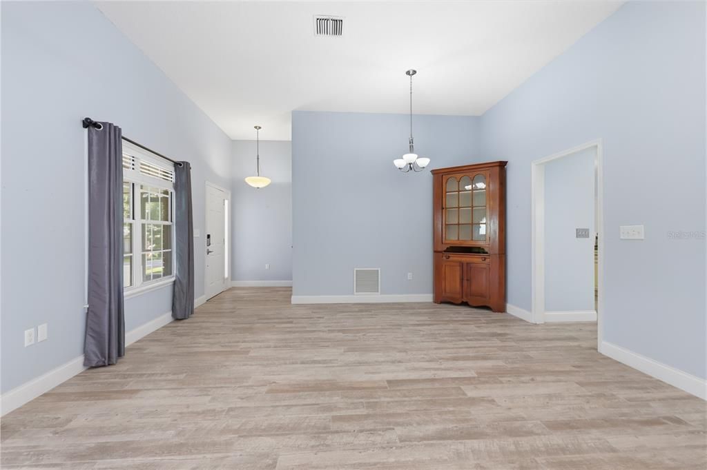 For Sale: $320,000 (3 beds, 2 baths, 1959 Square Feet)