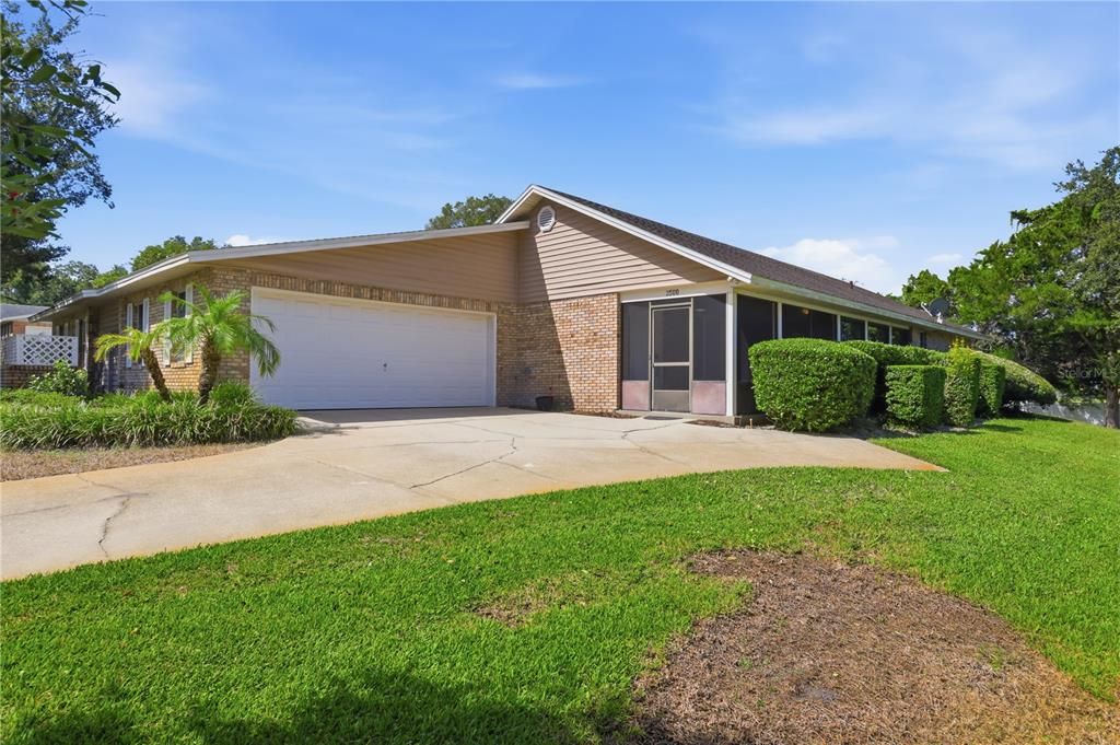 For Sale: $320,000 (3 beds, 2 baths, 1959 Square Feet)