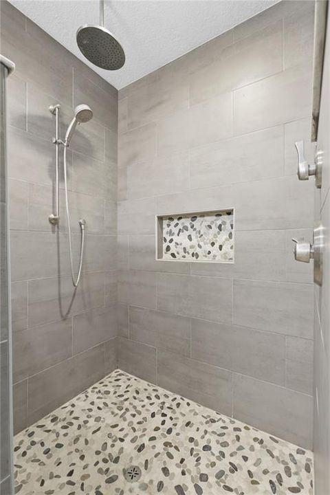 For Sale: $320,000 (3 beds, 2 baths, 1959 Square Feet)