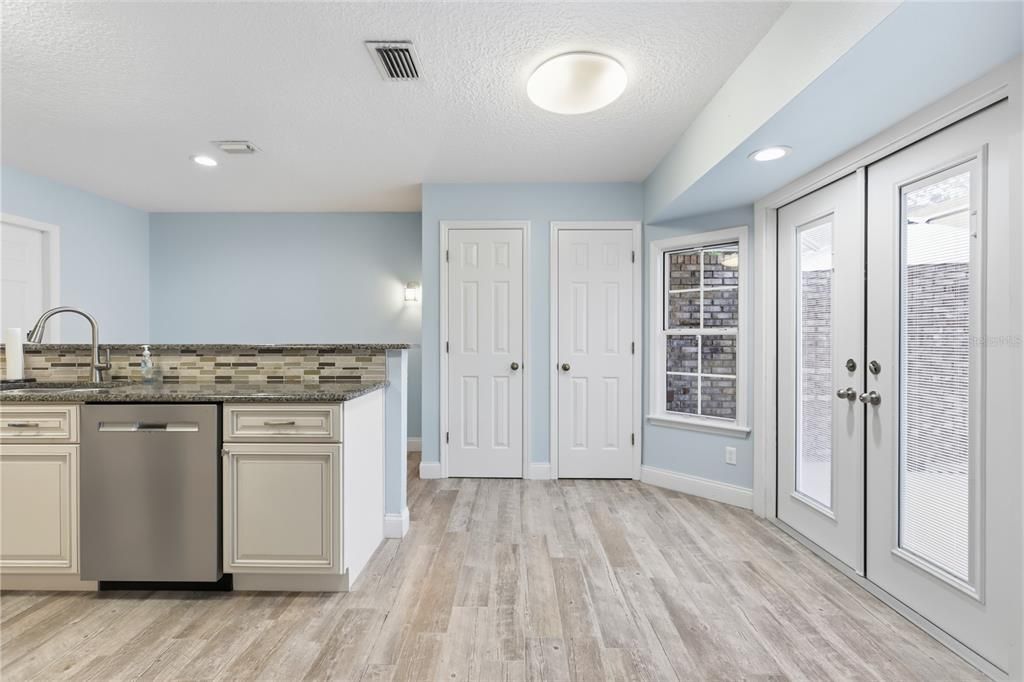 For Sale: $320,000 (3 beds, 2 baths, 1959 Square Feet)