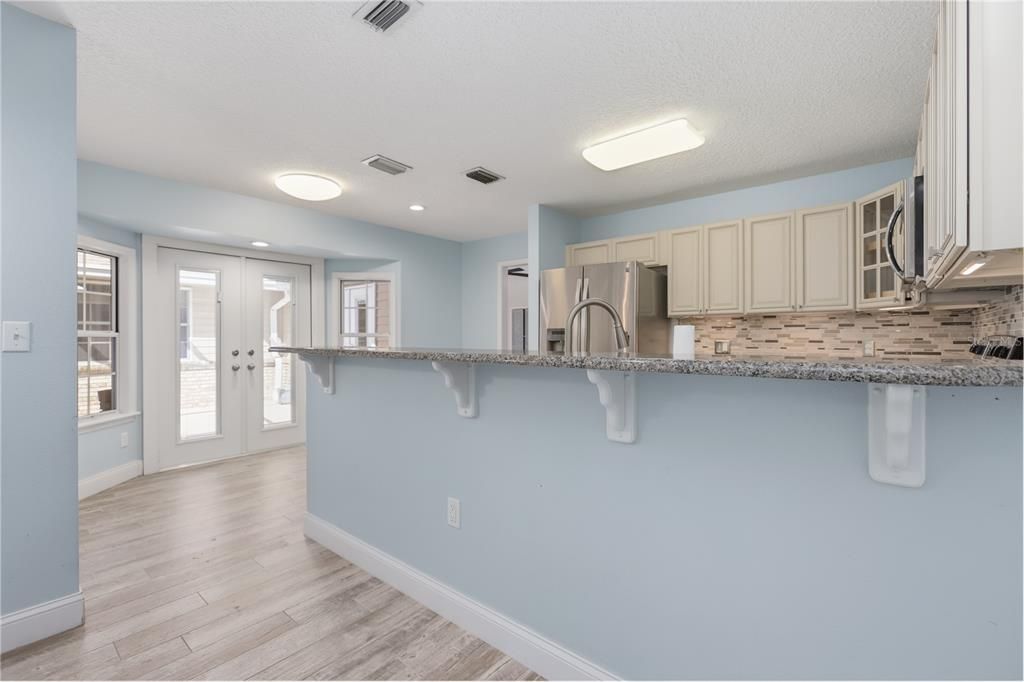 For Sale: $320,000 (3 beds, 2 baths, 1959 Square Feet)