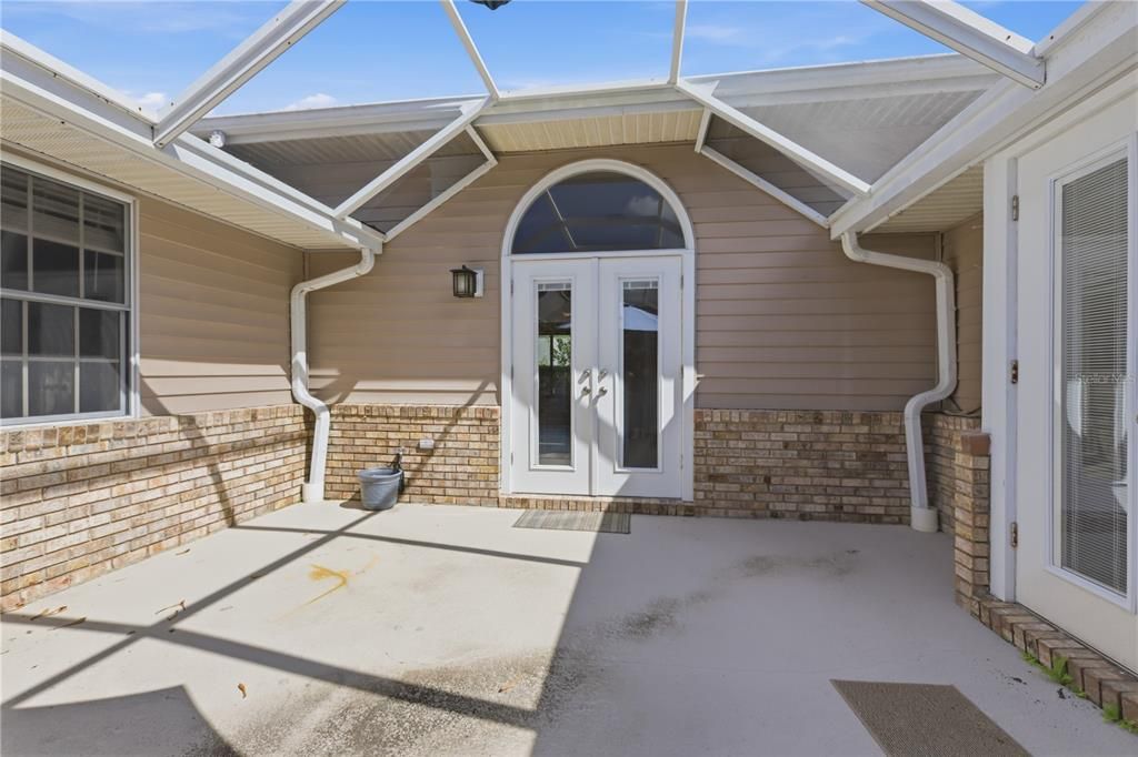 For Sale: $320,000 (3 beds, 2 baths, 1959 Square Feet)
