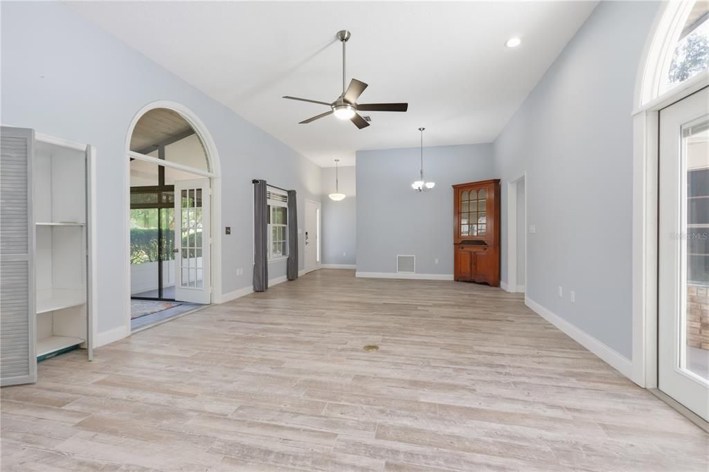 For Sale: $320,000 (3 beds, 2 baths, 1959 Square Feet)