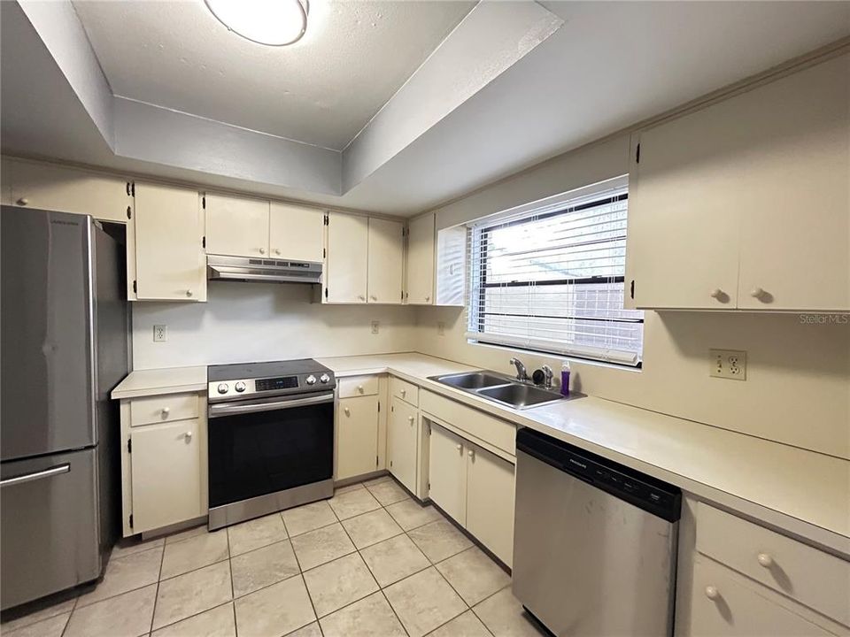 For Rent: $1,550 (2 beds, 2 baths, 1398 Square Feet)