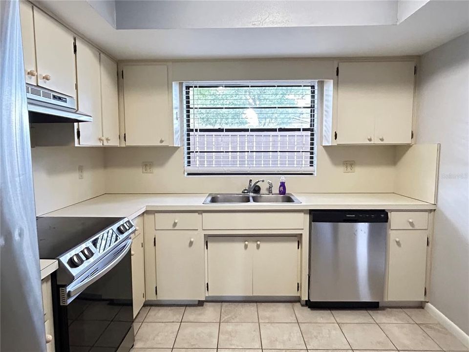 For Rent: $1,550 (2 beds, 2 baths, 1398 Square Feet)