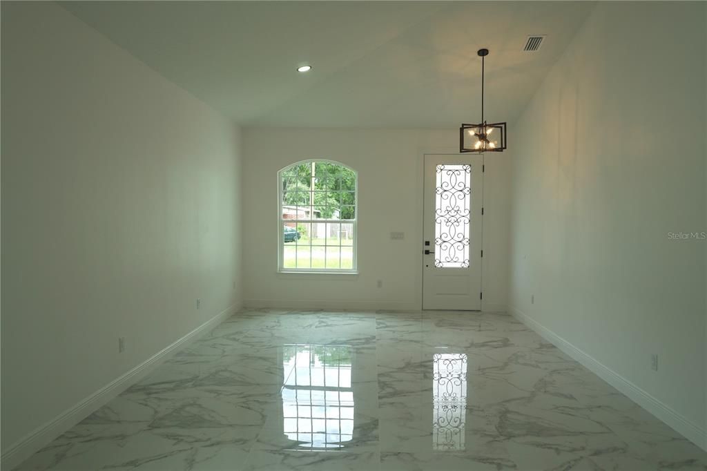 En Renta: $3,400 (4 camas, 2 baños, 2030 Pies cuadrados)