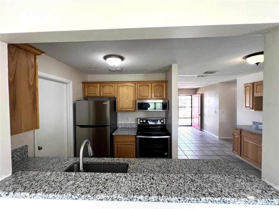 For Sale: $245,000 (3 beds, 1 baths, 1067 Square Feet)