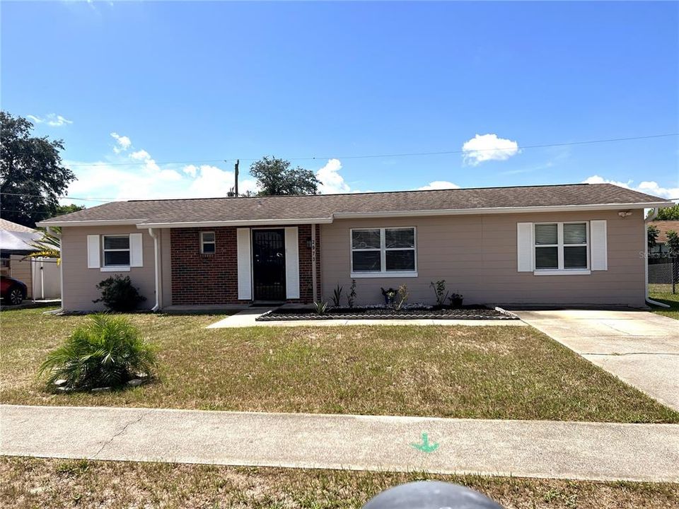 For Sale: $245,000 (3 beds, 1 baths, 1067 Square Feet)
