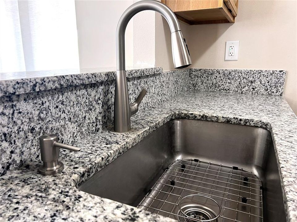 For Sale: $245,000 (3 beds, 1 baths, 1067 Square Feet)