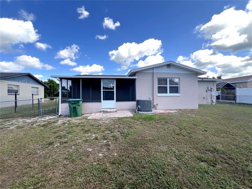 For Sale: $245,000 (3 beds, 1 baths, 1067 Square Feet)