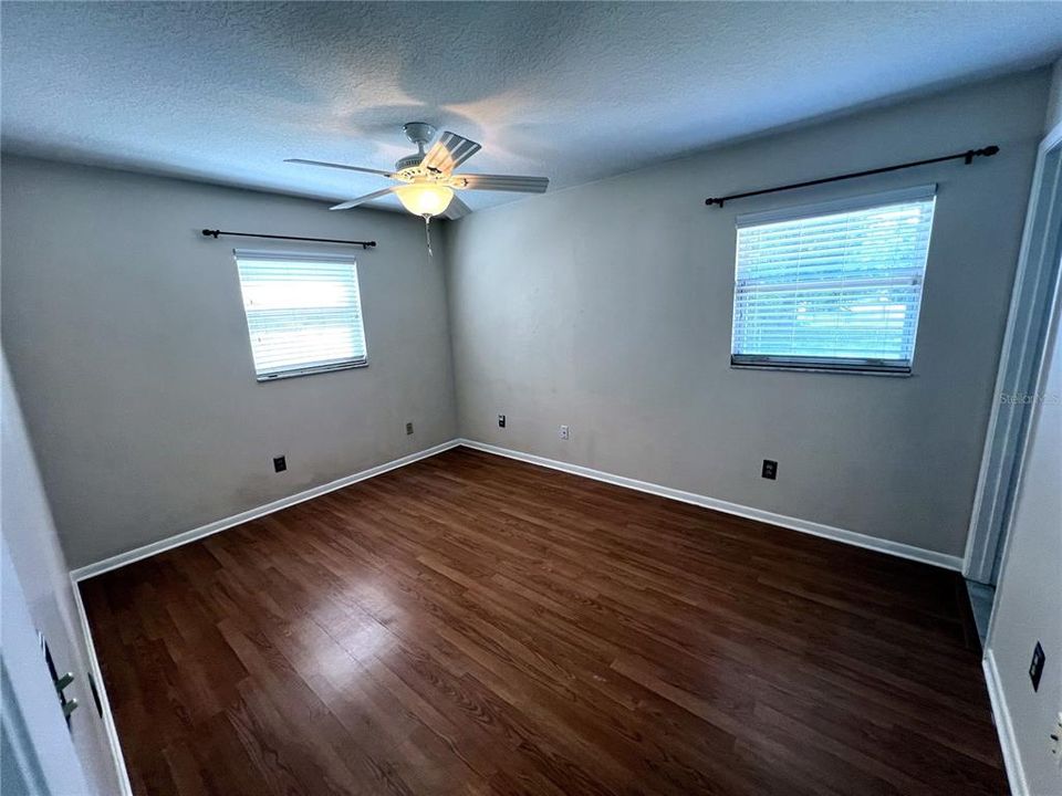 For Sale: $245,000 (3 beds, 1 baths, 1067 Square Feet)