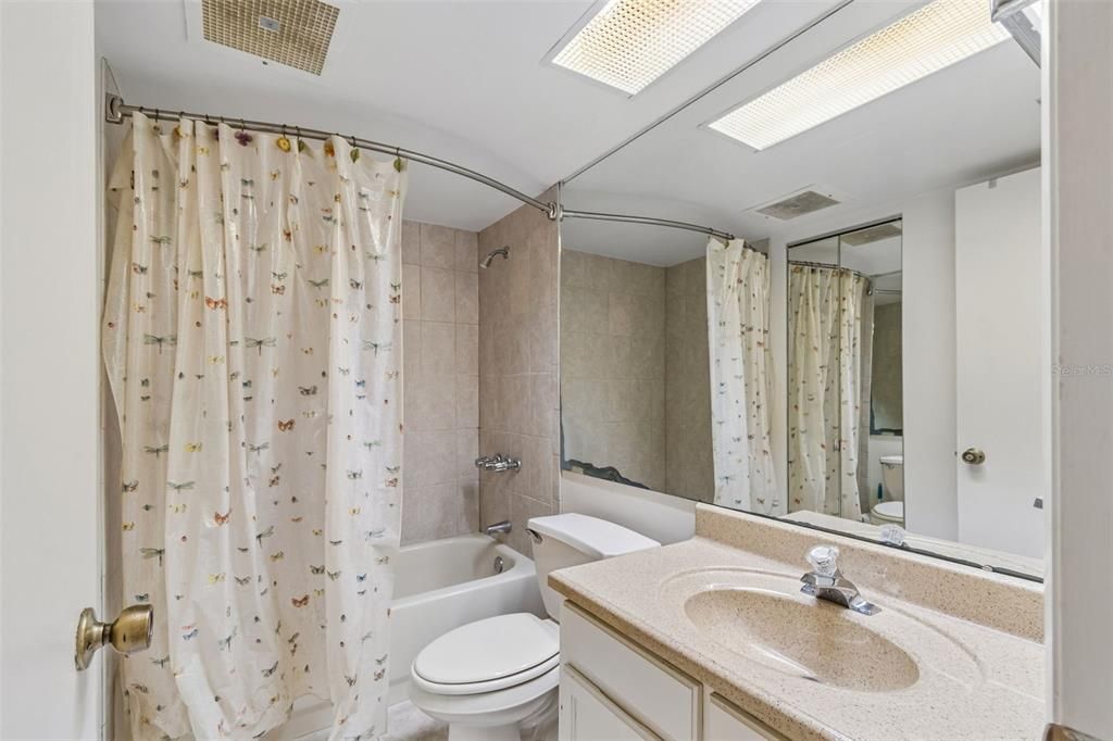 Под контрактом: $729,900 (3 спален, 2 ванн, 1739 Квадратных фут)