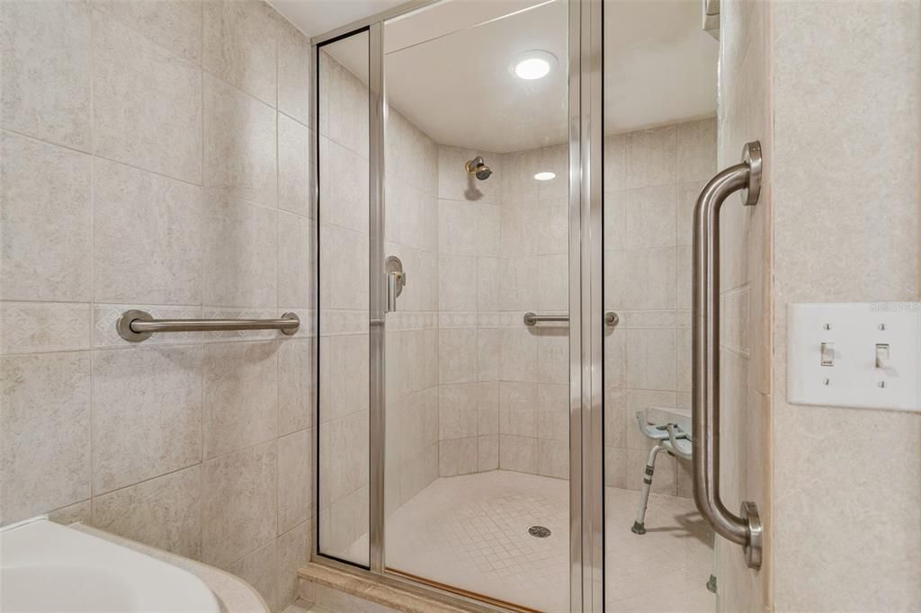Под контрактом: $729,900 (3 спален, 2 ванн, 1739 Квадратных фут)