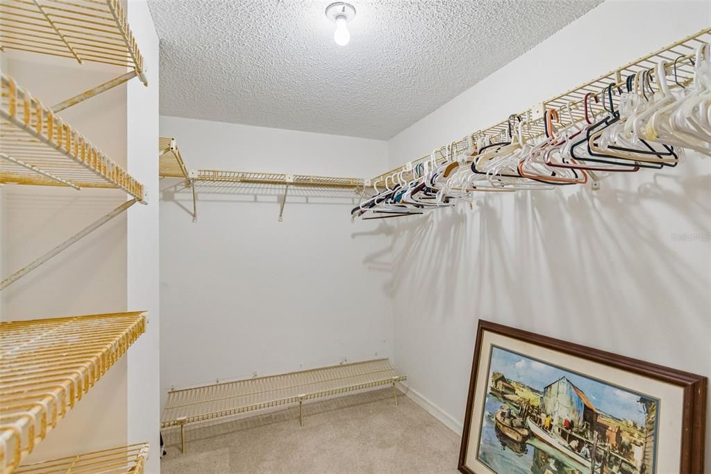 Под контрактом: $729,900 (3 спален, 2 ванн, 1739 Квадратных фут)