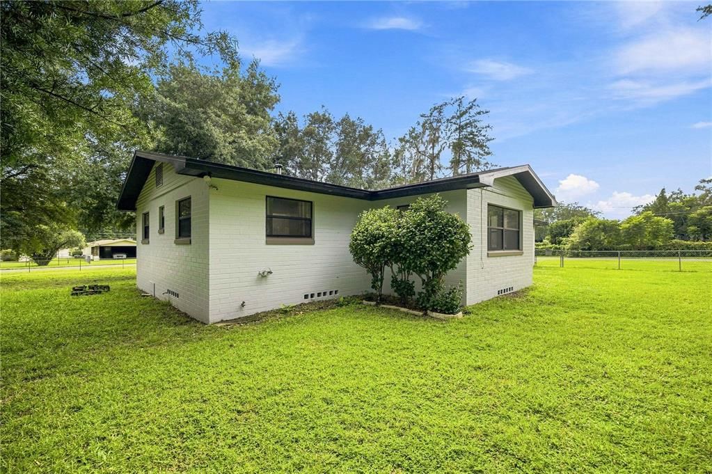 For Sale: $319,900 (3 beds, 2 baths, 2064 Square Feet)