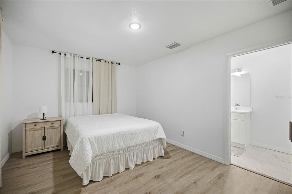 For Sale: $319,900 (3 beds, 2 baths, 2064 Square Feet)