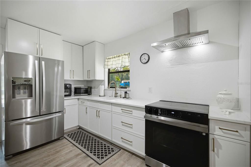 For Sale: $319,900 (3 beds, 2 baths, 2064 Square Feet)