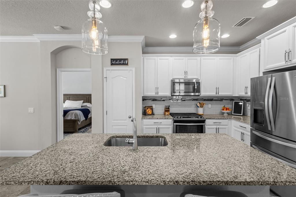 Active With Contract: $499,900 (3 beds, 2 baths, 1820 Square Feet)