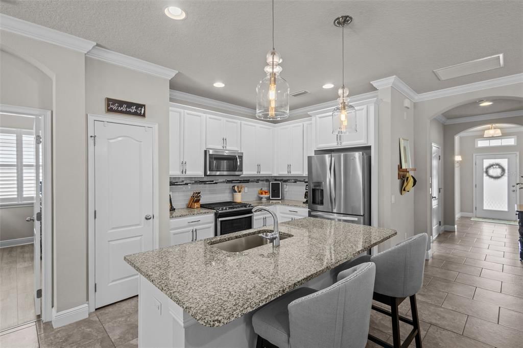 Active With Contract: $499,900 (3 beds, 2 baths, 1820 Square Feet)