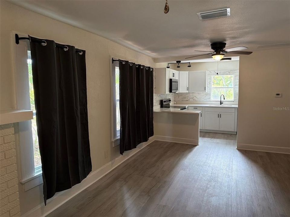 For Rent: $2,200 (2 beds, 1 baths, 814 Square Feet)
