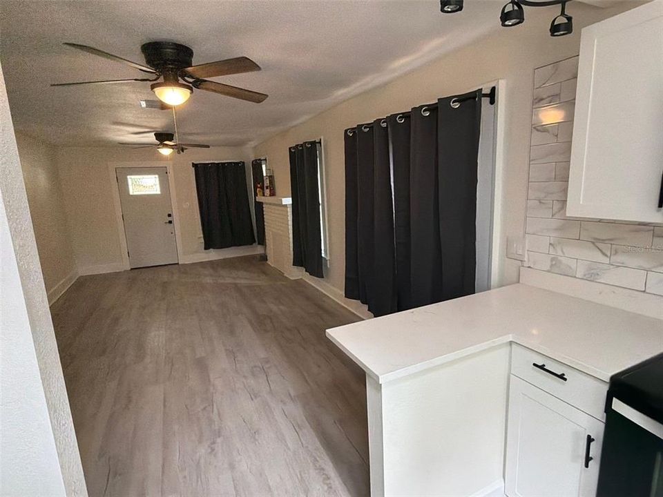 For Rent: $2,200 (2 beds, 1 baths, 814 Square Feet)