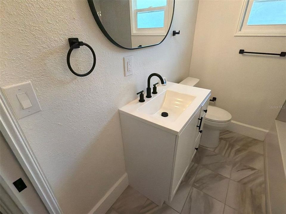 For Rent: $2,200 (2 beds, 1 baths, 814 Square Feet)