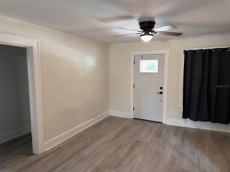 For Rent: $2,200 (2 beds, 1 baths, 814 Square Feet)