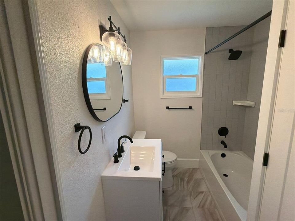 For Rent: $2,200 (2 beds, 1 baths, 814 Square Feet)
