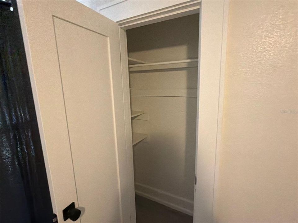 For Rent: $2,200 (2 beds, 1 baths, 814 Square Feet)