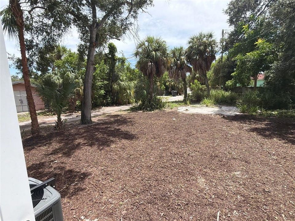 For Rent: $2,200 (2 beds, 1 baths, 814 Square Feet)