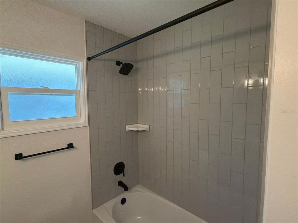 For Rent: $2,200 (2 beds, 1 baths, 814 Square Feet)