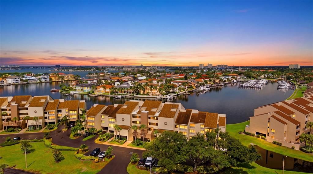 En Venta: $998,500 (2 camas, 2 baños, 1615 Pies cuadrados)
