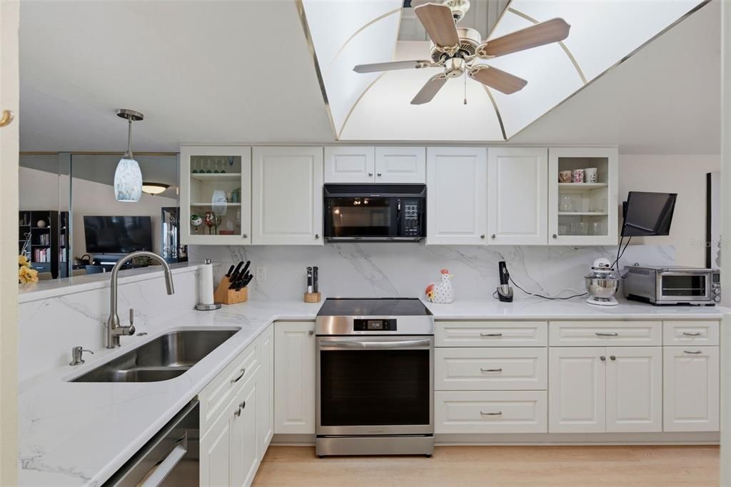 En Venta: $998,500 (2 camas, 2 baños, 1615 Pies cuadrados)