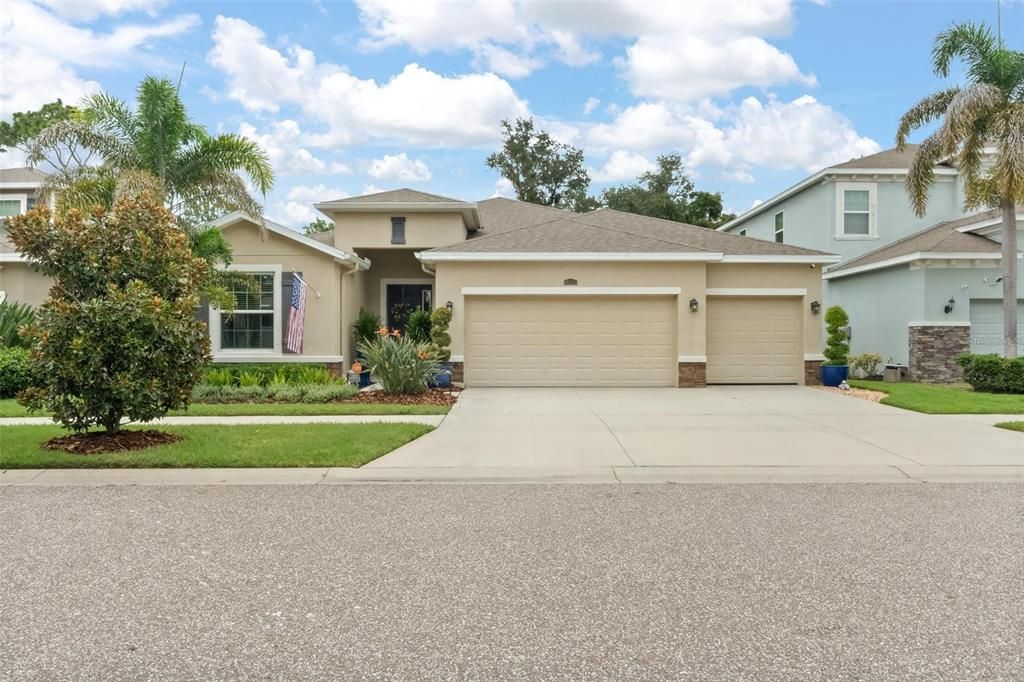 For Sale: $485,000 (3 beds, 3 baths, 2743 Square Feet)