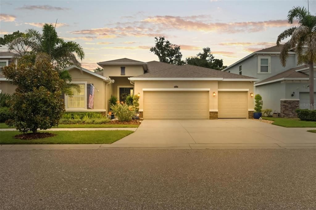 For Sale: $485,000 (3 beds, 3 baths, 2743 Square Feet)