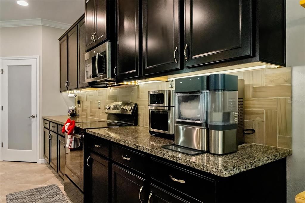 For Sale: $485,000 (3 beds, 3 baths, 2743 Square Feet)