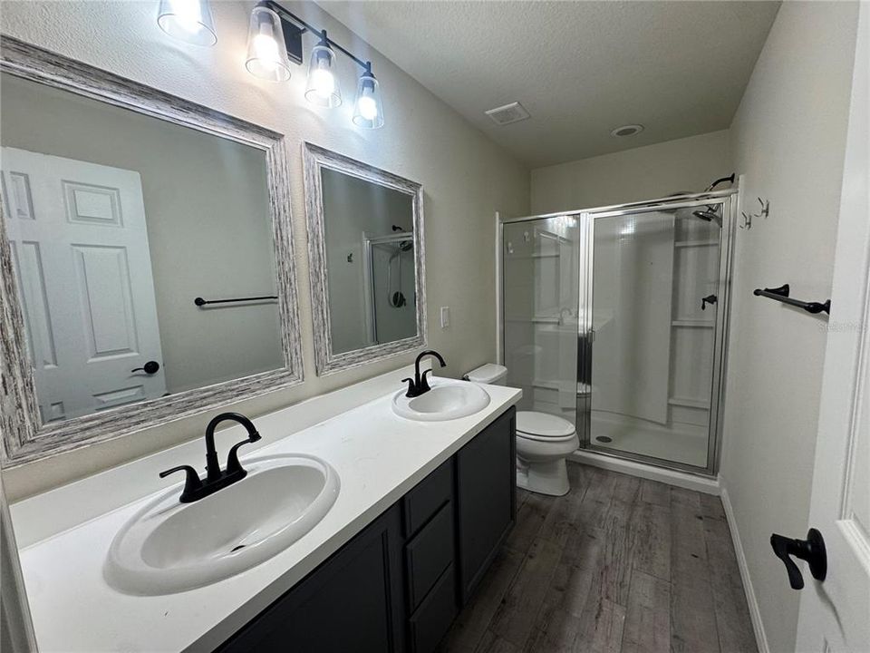 В аренду: $1,925 (2 спален, 2 ванн, 1280 Квадратных фут)