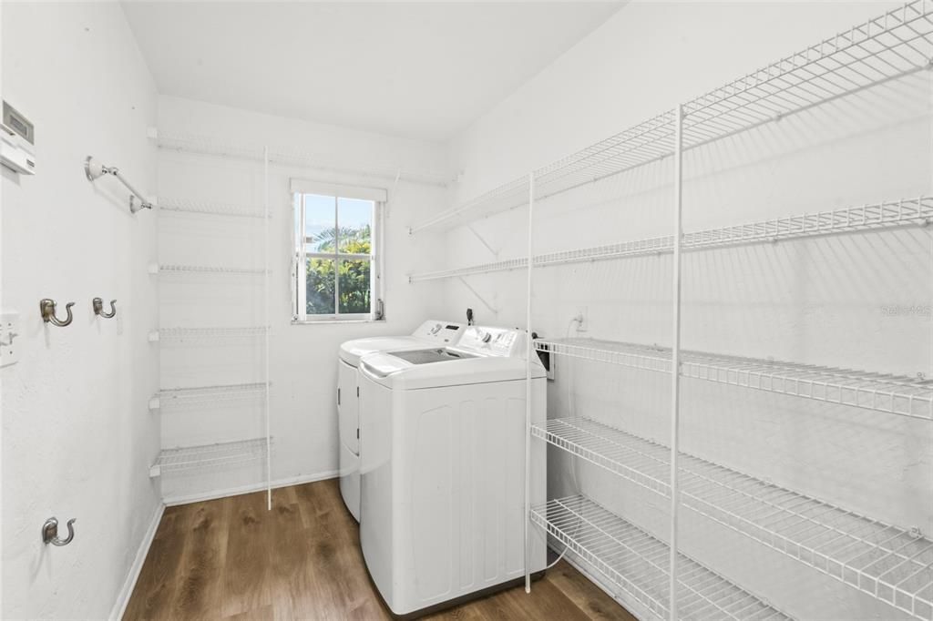 На продажу: $605,000 (3 спален, 2 ванн, 1737 Квадратных фут)