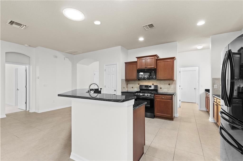 For Sale: $439,000 (2 beds, 2 baths, 1839 Square Feet)