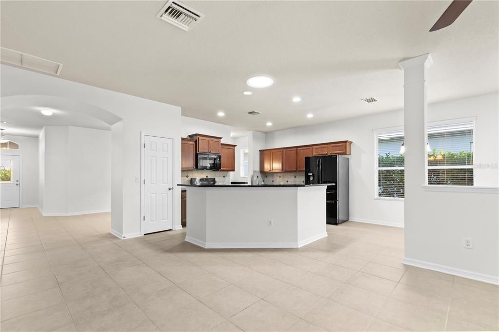 For Sale: $439,000 (2 beds, 2 baths, 1839 Square Feet)