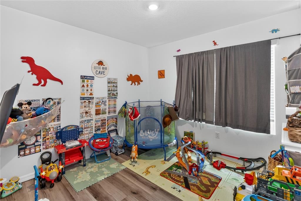 На продажу: $330,000 (4 спален, 2 ванн, 1846 Квадратных фут)