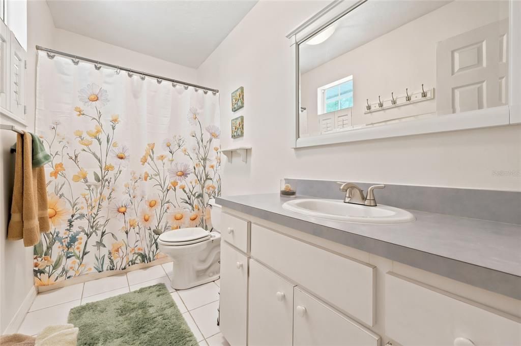 En Venta: $379,000 (3 camas, 2 baños, 1936 Pies cuadrados)