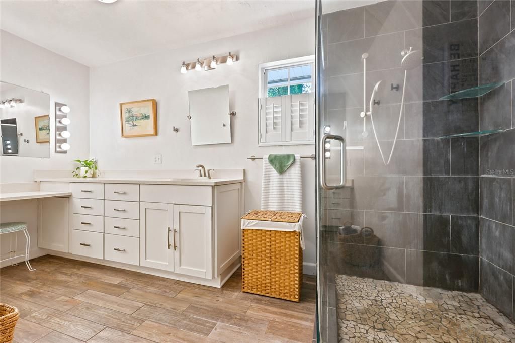 En Venta: $379,000 (3 camas, 2 baños, 1936 Pies cuadrados)